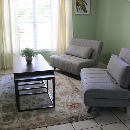 Surfside Paradise Retreat - 3Br And 2Ba Duplex, Grill, Dog Friendly - Close To The Beach! ملبورن بيتش المظهر الخارجي الصورة