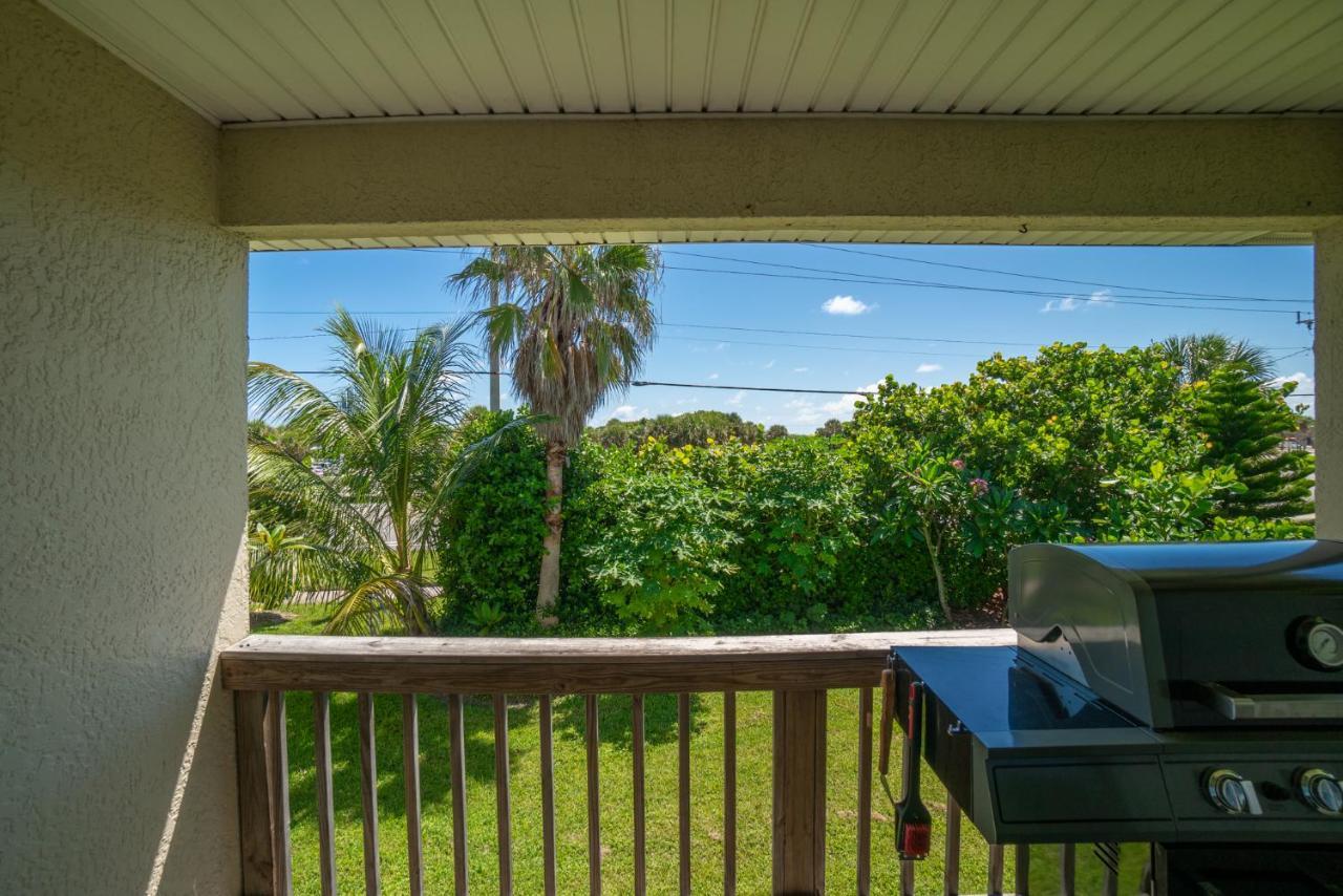 Surfside Paradise Retreat - 3Br And 2Ba Duplex, Grill, Dog Friendly - Close To The Beach! ملبورن بيتش المظهر الخارجي الصورة
