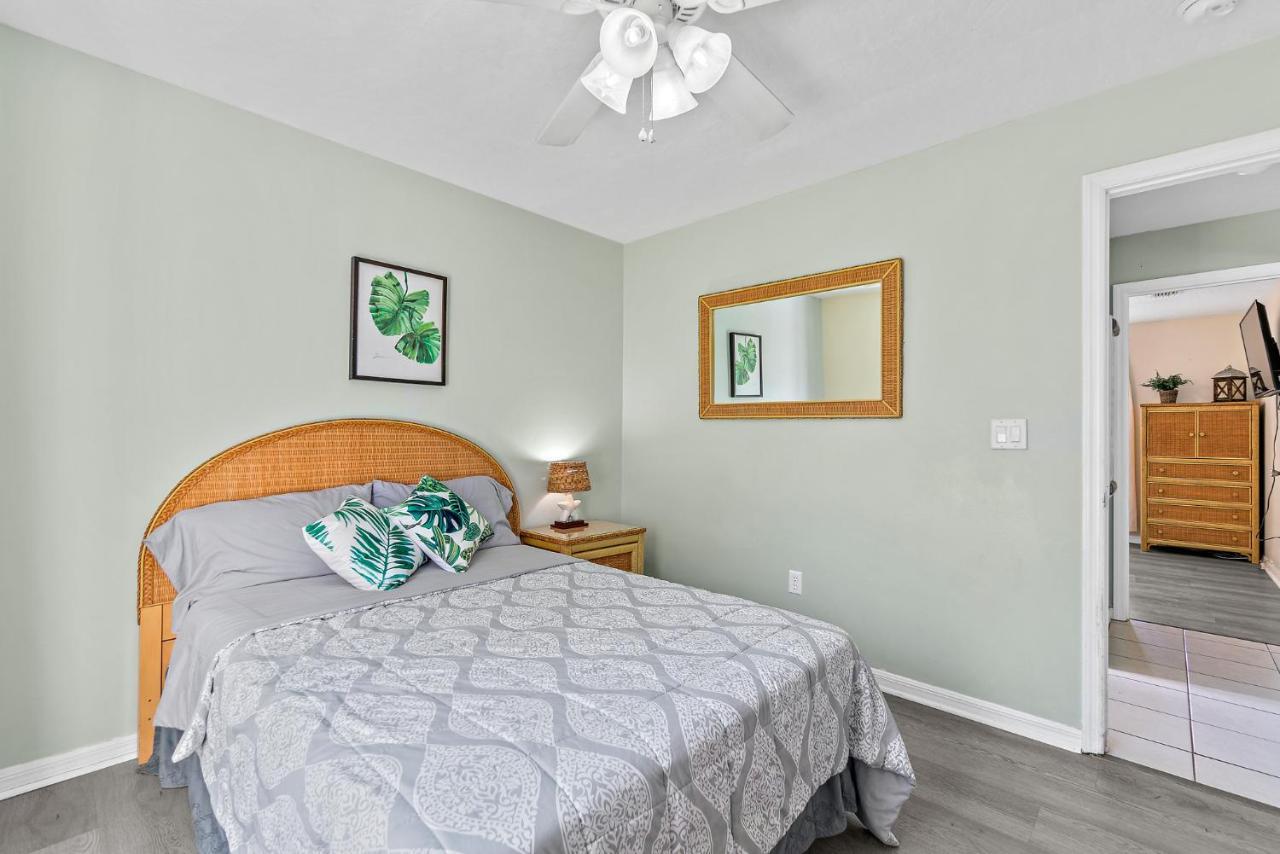 Surfside Paradise Retreat - 3Br And 2Ba Duplex, Grill, Dog Friendly - Close To The Beach! ملبورن بيتش المظهر الخارجي الصورة
