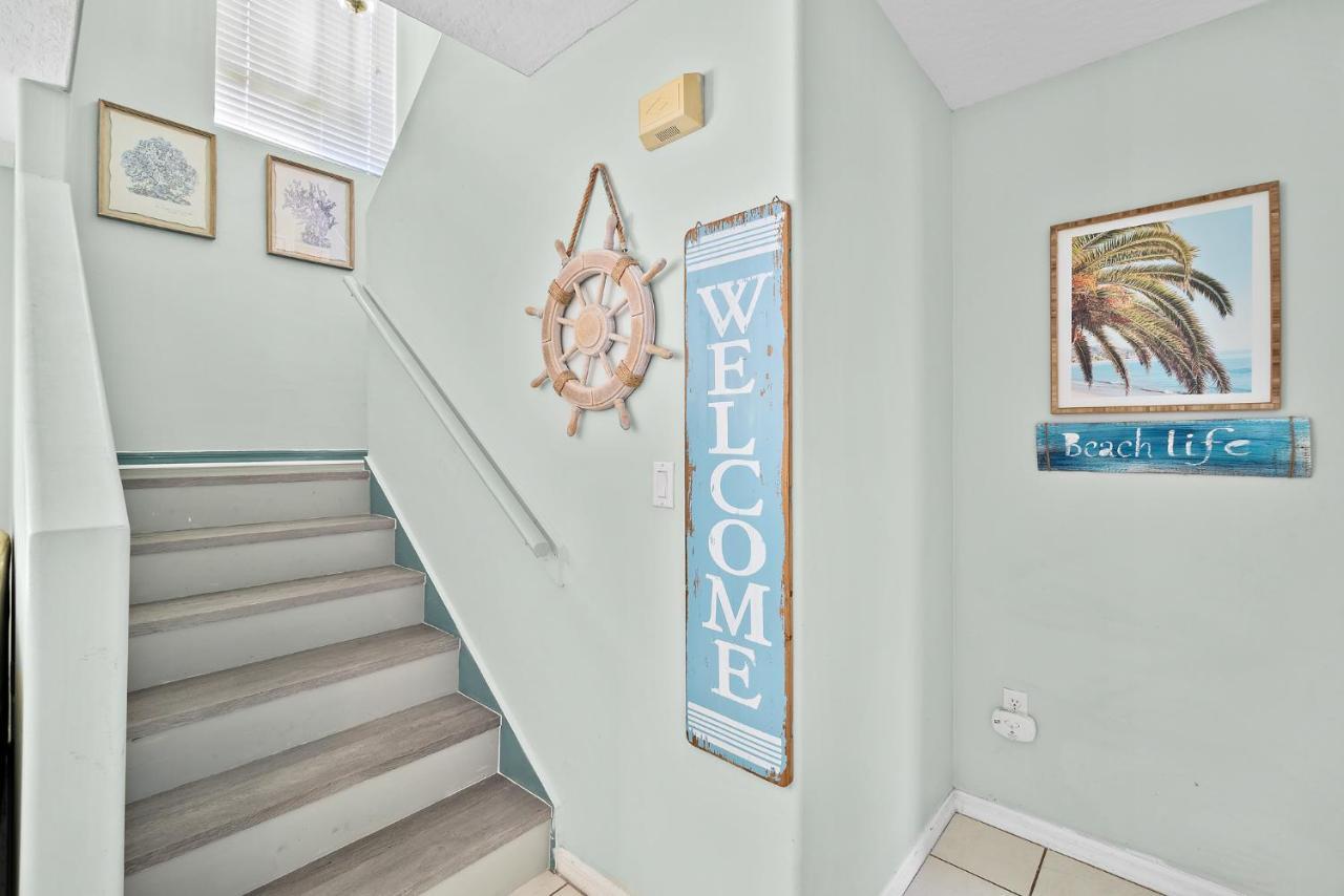 Surfside Paradise Retreat - 3Br And 2Ba Duplex, Grill, Dog Friendly - Close To The Beach! ملبورن بيتش المظهر الخارجي الصورة