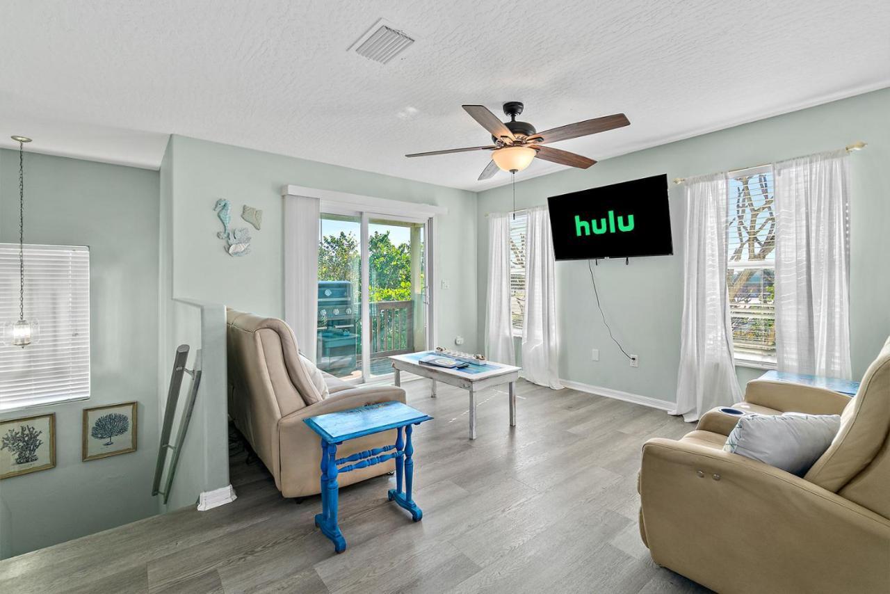 Surfside Paradise Retreat - 3Br And 2Ba Duplex, Grill, Dog Friendly - Close To The Beach! ملبورن بيتش المظهر الخارجي الصورة