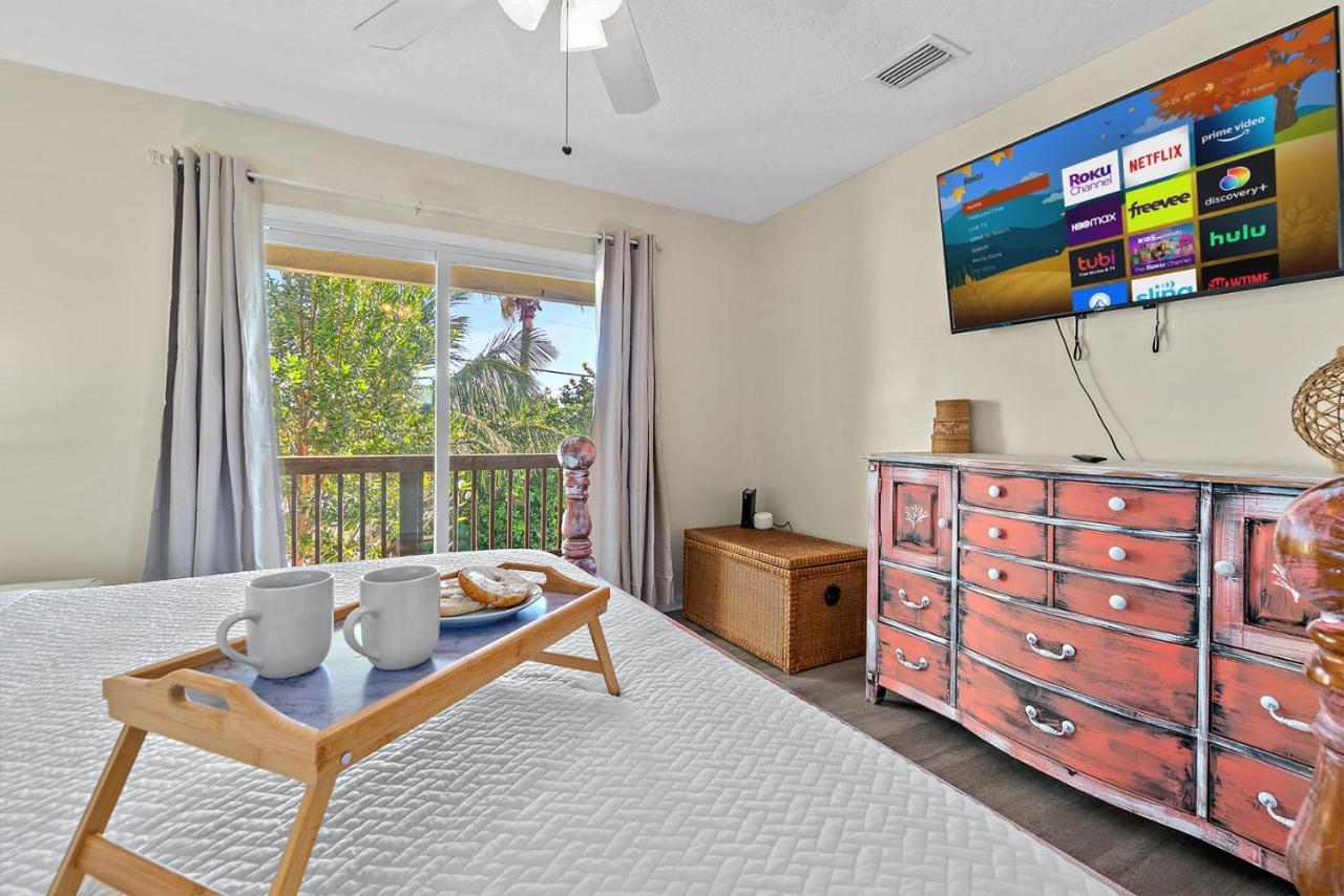 Surfside Paradise Retreat - 3Br And 2Ba Duplex, Grill, Dog Friendly - Close To The Beach! ملبورن بيتش المظهر الخارجي الصورة